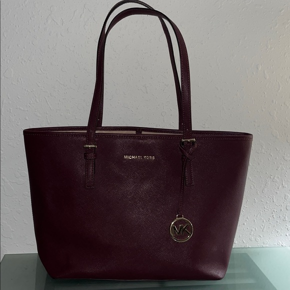 Micheal Kors large Jet Set leather burgundy tote - Picture 14 of 15